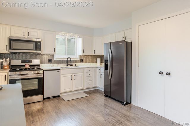 39832 Parklawn Drive, Sterling Heights, MI 48313