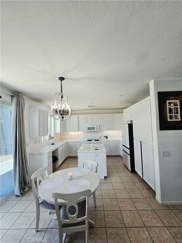 13736 Lark Court, Victorville, CA 92394