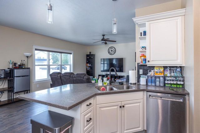 532 PATRICK LANE, Pulaski, WI 54162