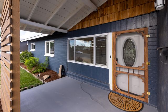 1121 Washburn Way, Klamath Falls, OR 97603