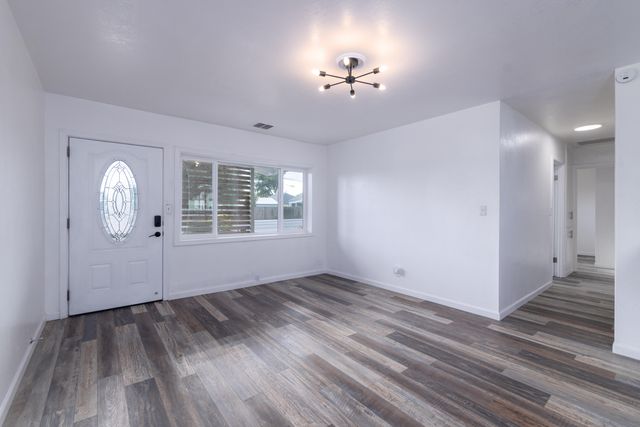 1121 Washburn Way, Klamath Falls, OR 97603