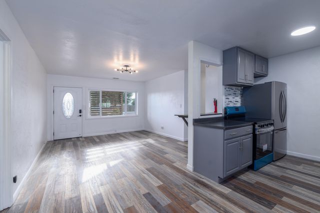 1121 Washburn Way, Klamath Falls, OR 97603