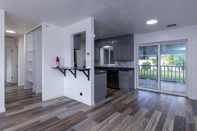 1121 Washburn Way, Klamath Falls, OR 97603