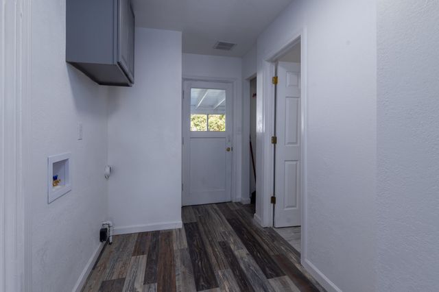 1121 Washburn Way, Klamath Falls, OR 97603