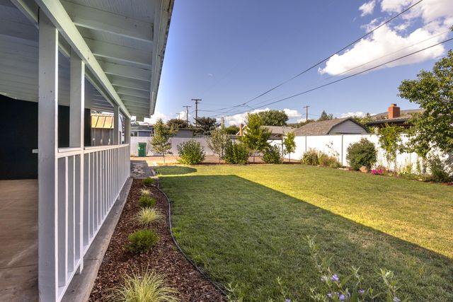 1121 Washburn Way, Klamath Falls, OR 97603