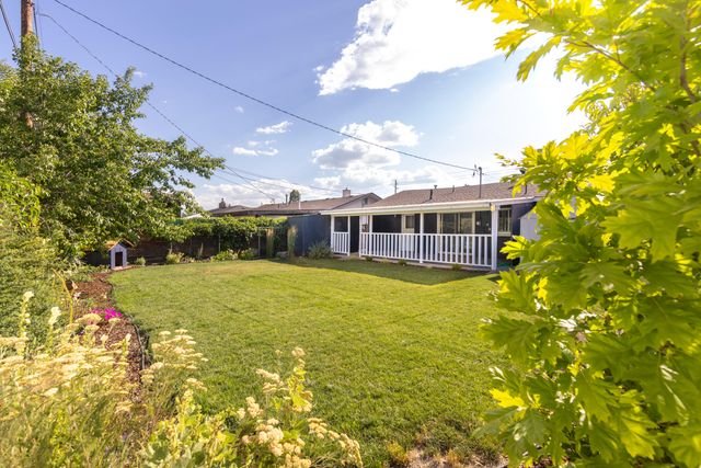 1121 Washburn Way, Klamath Falls, OR 97603