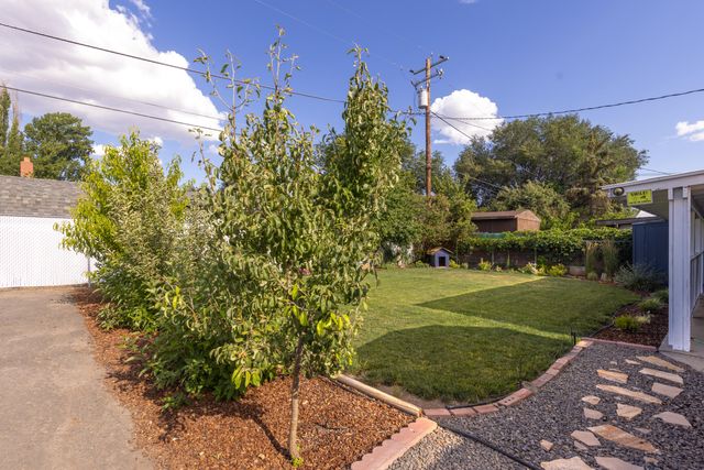1121 Washburn Way, Klamath Falls, OR 97603