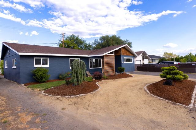 1121 Washburn Way, Klamath Falls, OR 97603