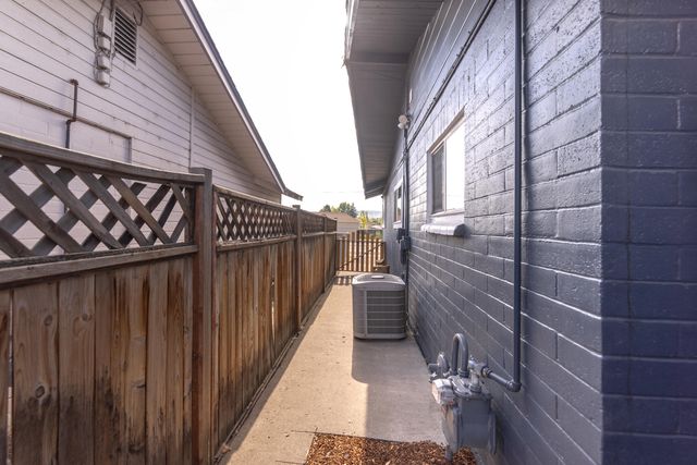 1121 Washburn Way, Klamath Falls, OR 97603