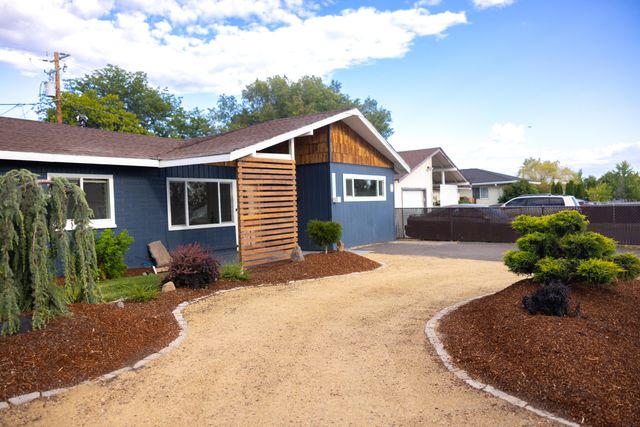 1121 Washburn Way, Klamath Falls, OR 97603