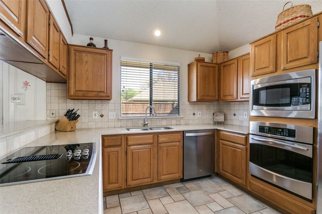 3414 Spring Willow Drive, Grapevine, TX 76051