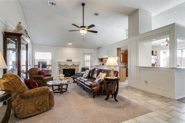 3414 Spring Willow Drive, Grapevine, TX 76051