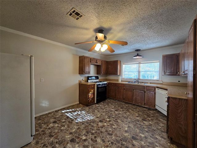 201 S Dixon Avenue, Shawnee, OK 74801