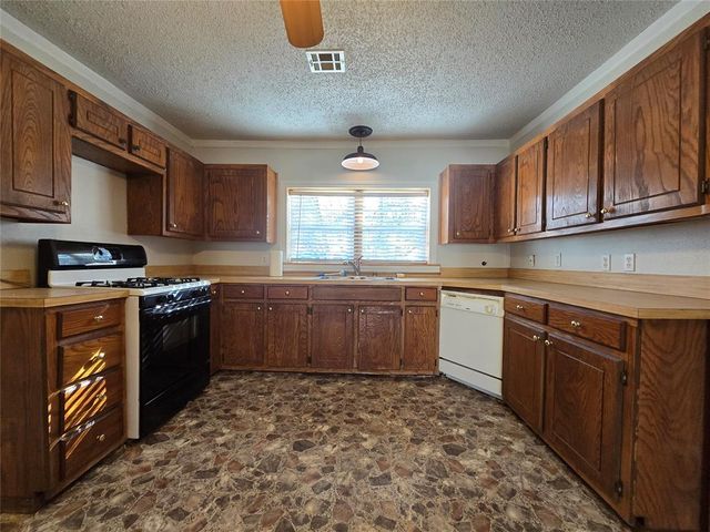 201 S Dixon Avenue, Shawnee, OK 74801