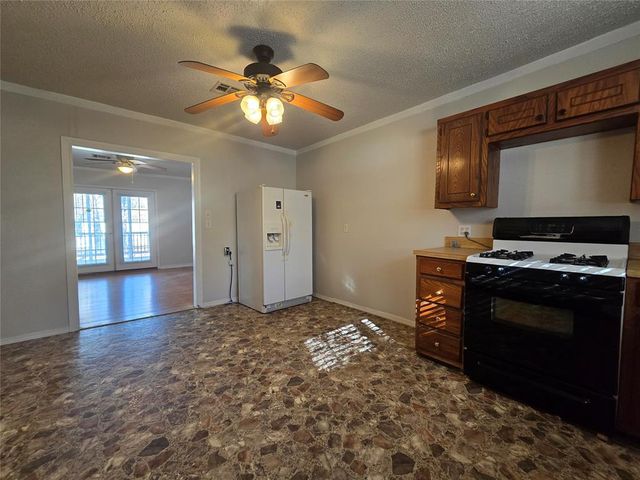 201 S Dixon Avenue, Shawnee, OK 74801