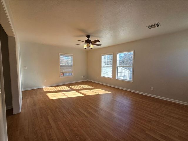 201 S Dixon Avenue, Shawnee, OK 74801