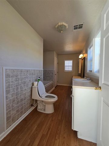 201 S Dixon Avenue, Shawnee, OK 74801