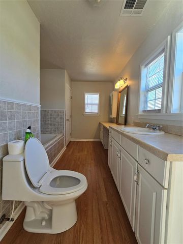 201 S Dixon Avenue, Shawnee, OK 74801