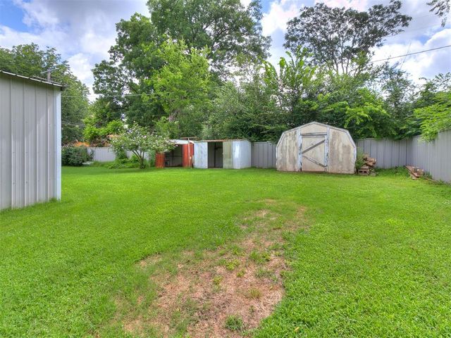 201 S Dixon Avenue, Shawnee, OK 74801