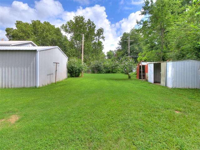 201 S Dixon Avenue, Shawnee, OK 74801