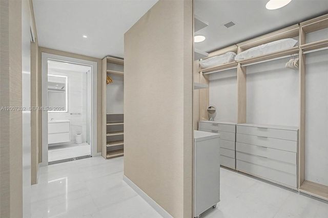 300 Biscayne Blvd Way 3203, Miami, FL 33131