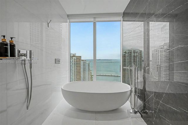 300 Biscayne Blvd Way 3203, Miami, FL 33131