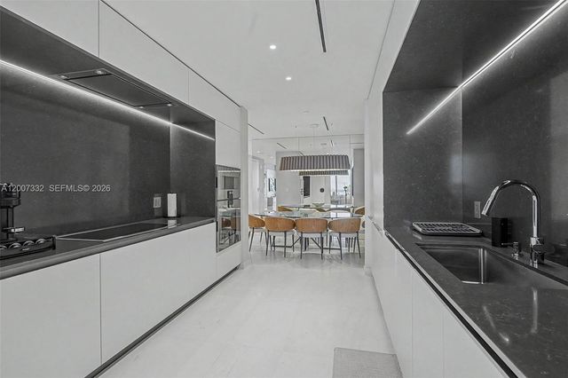 300 Biscayne Blvd Way 3203, Miami, FL 33131