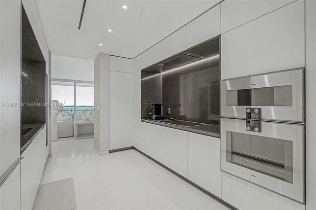 300 Biscayne Blvd Way 3203, Miami, FL 33131