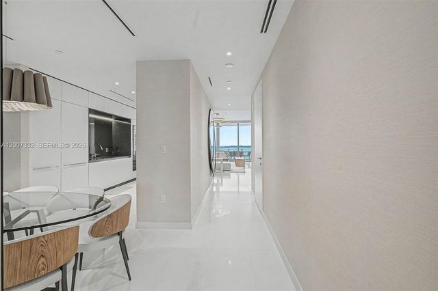 300 Biscayne Blvd Way 3203, Miami, FL 33131