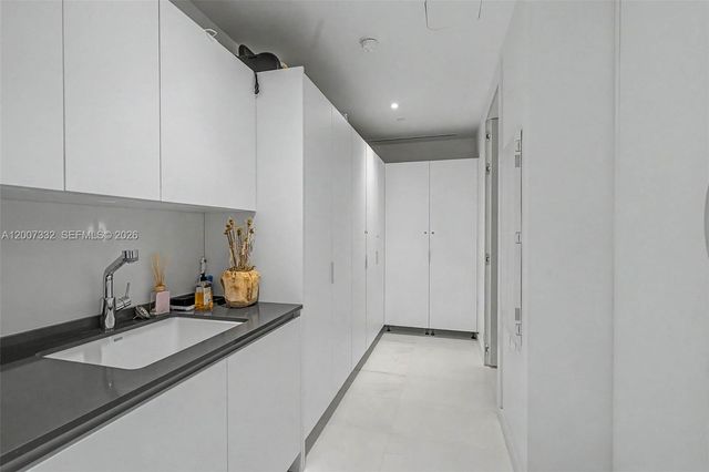 300 Biscayne Blvd Way 3203, Miami, FL 33131