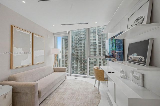 300 Biscayne Blvd Way 3203, Miami, FL 33131