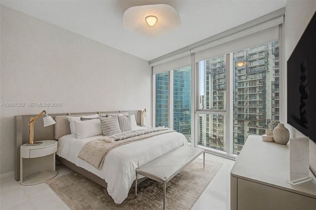 300 Biscayne Blvd Way 3203, Miami, FL 33131