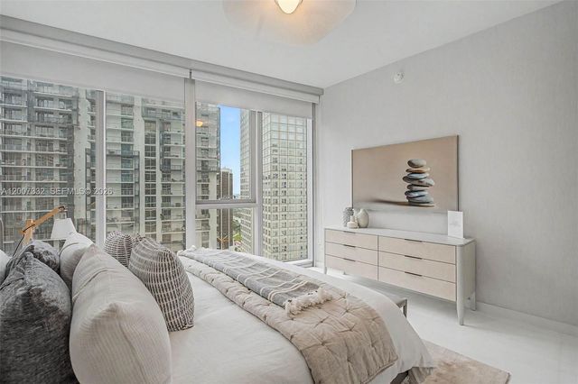 300 Biscayne Blvd Way 3203, Miami, FL 33131