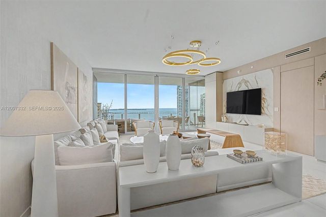 300 Biscayne Blvd Way 3203, Miami, FL 33131