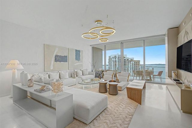 300 Biscayne Blvd Way 3203, Miami, FL 33131