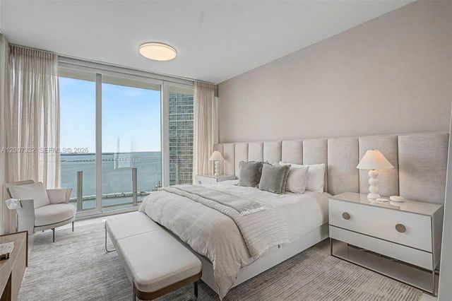 300 Biscayne Blvd Way 3203, Miami, FL 33131