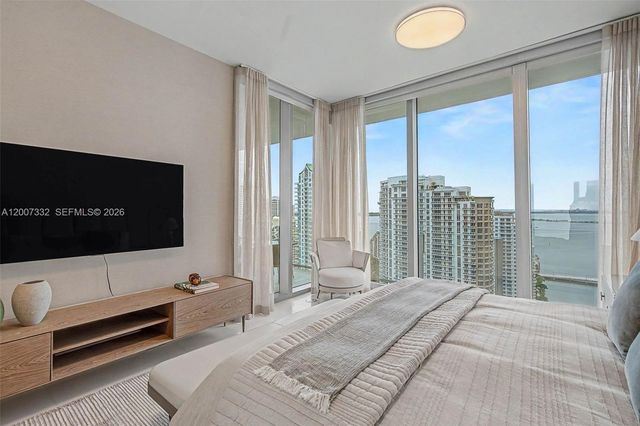 300 Biscayne Blvd Way 3203, Miami, FL 33131