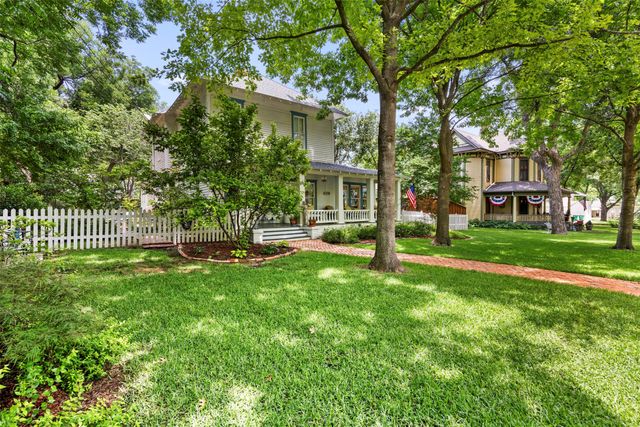 604 W Jefferson Street, Waxahachie, TX 75165