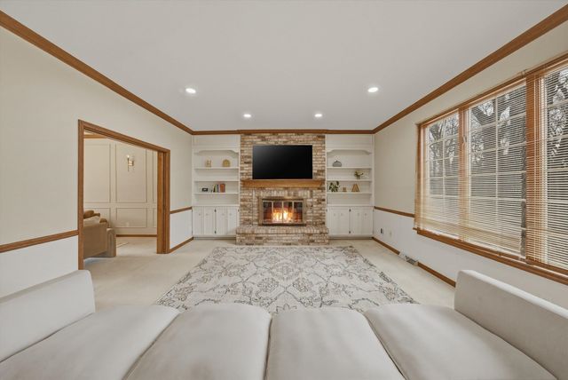 55 OAK CREEK Drive, Yorkville, IL 60560