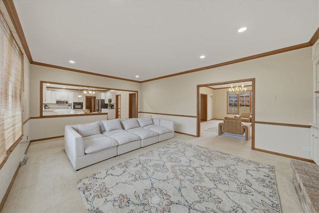 55 OAK CREEK Drive, Yorkville, IL 60560