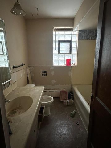 1809 S 49th Avenue, Cicero, IL 60804