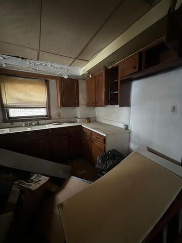 1809 S 49th Avenue, Cicero, IL 60804