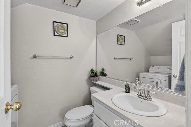 824 N Pasadena, Azusa, CA 91702