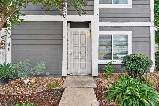 824 N Pasadena, Azusa, CA 91702