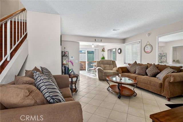 824 N Pasadena, Azusa, CA 91702