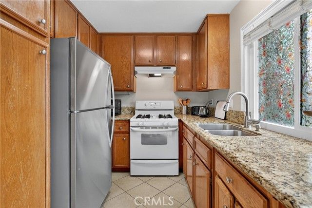 824 N Pasadena, Azusa, CA 91702