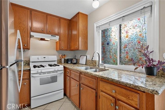 824 N Pasadena, Azusa, CA 91702