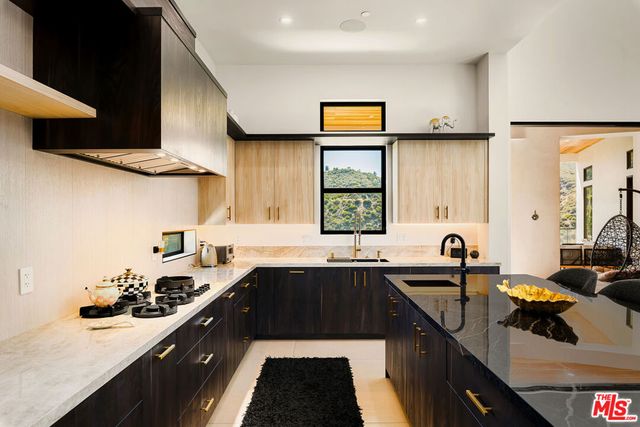1367 Casiano Road, Los Angeles, CA 90049