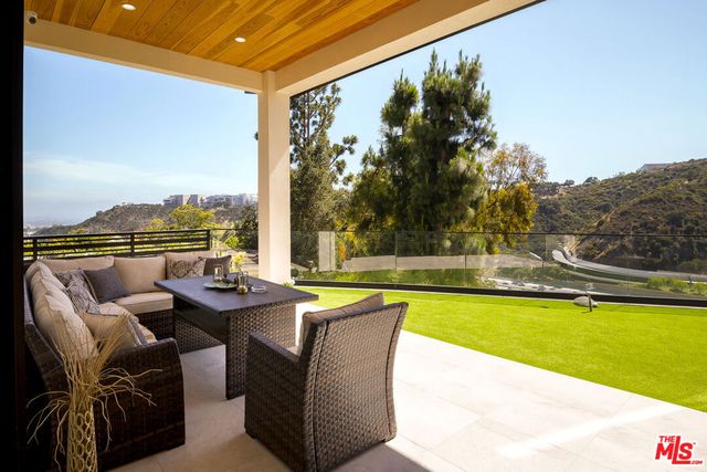 1367 Casiano Road, Los Angeles, CA 90049