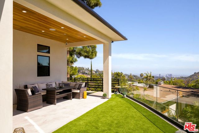 1367 Casiano Road, Los Angeles, CA 90049
